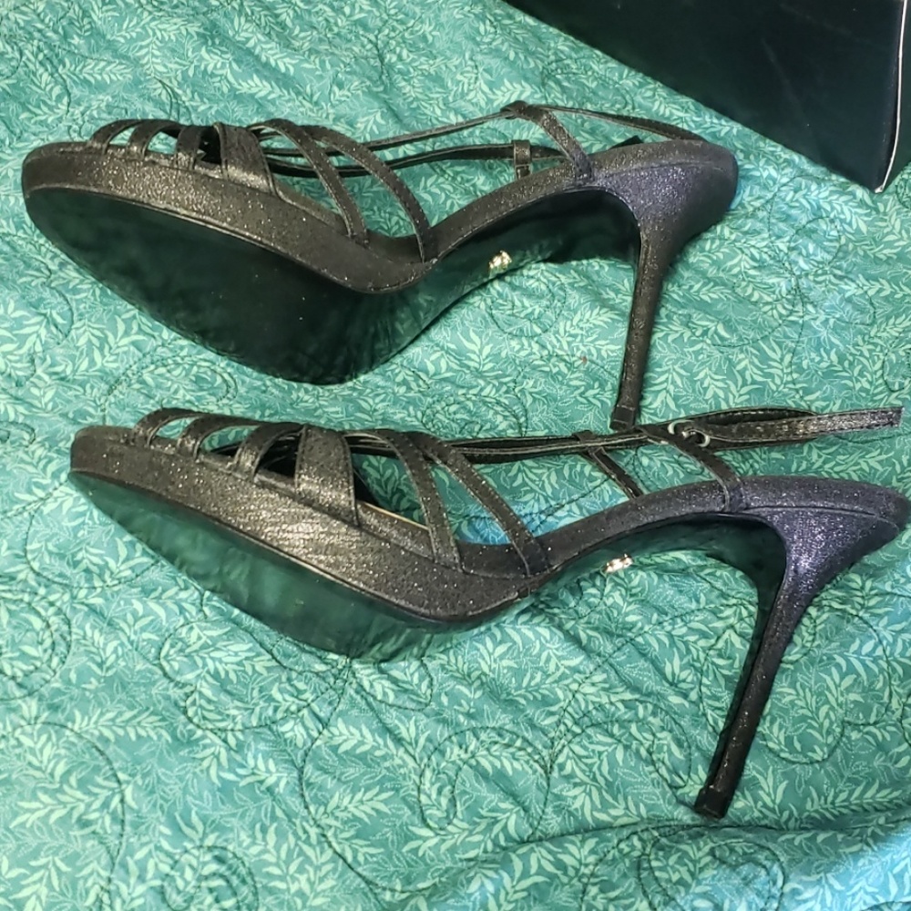 Heels - Picture 2 of 4